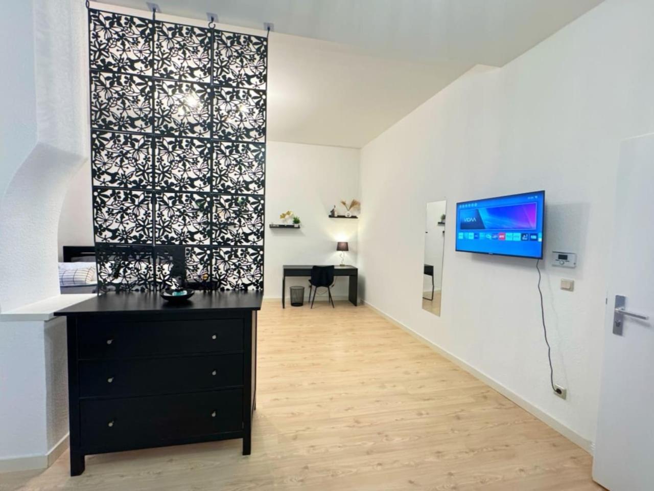 Apartment I Spacious Private In Heart Of