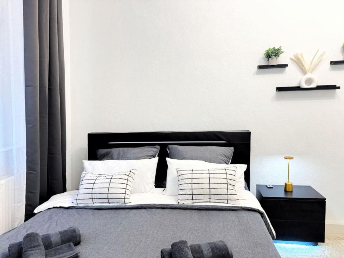 Apartment I Spacious Private In Heart Of *