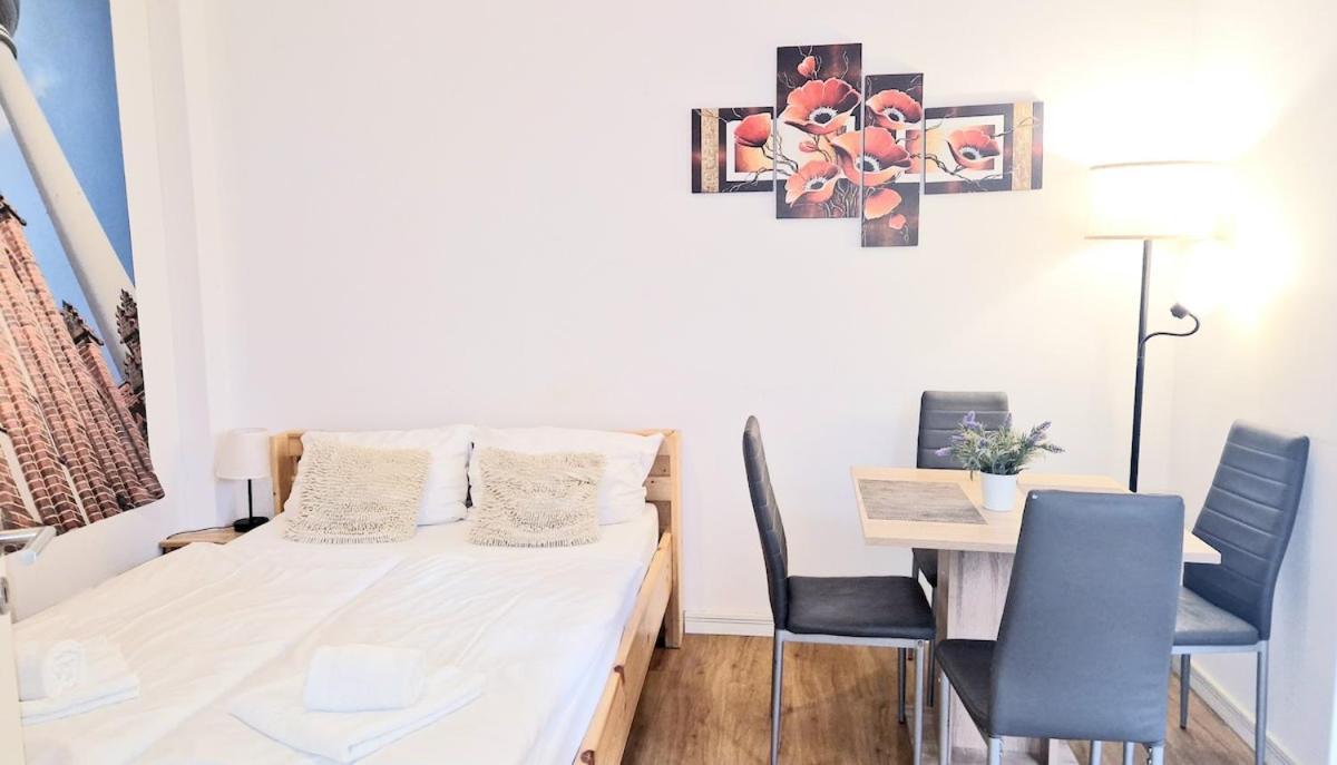 Km1 Small Two-room With Terrace Apartment Berlin