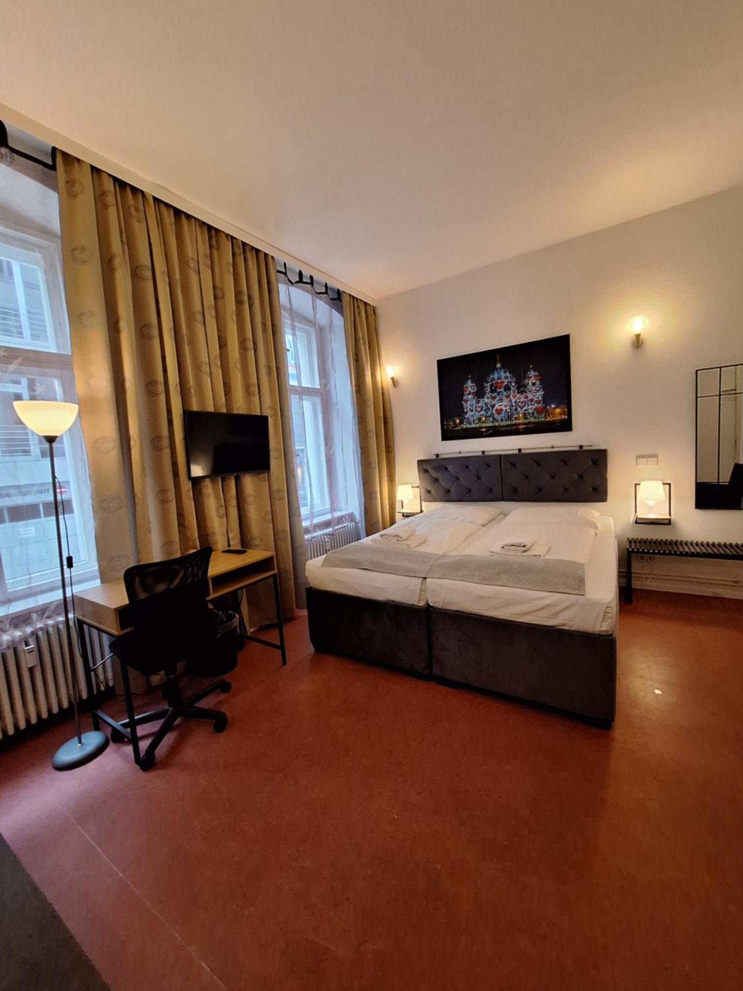 Amelie Hotel 3*