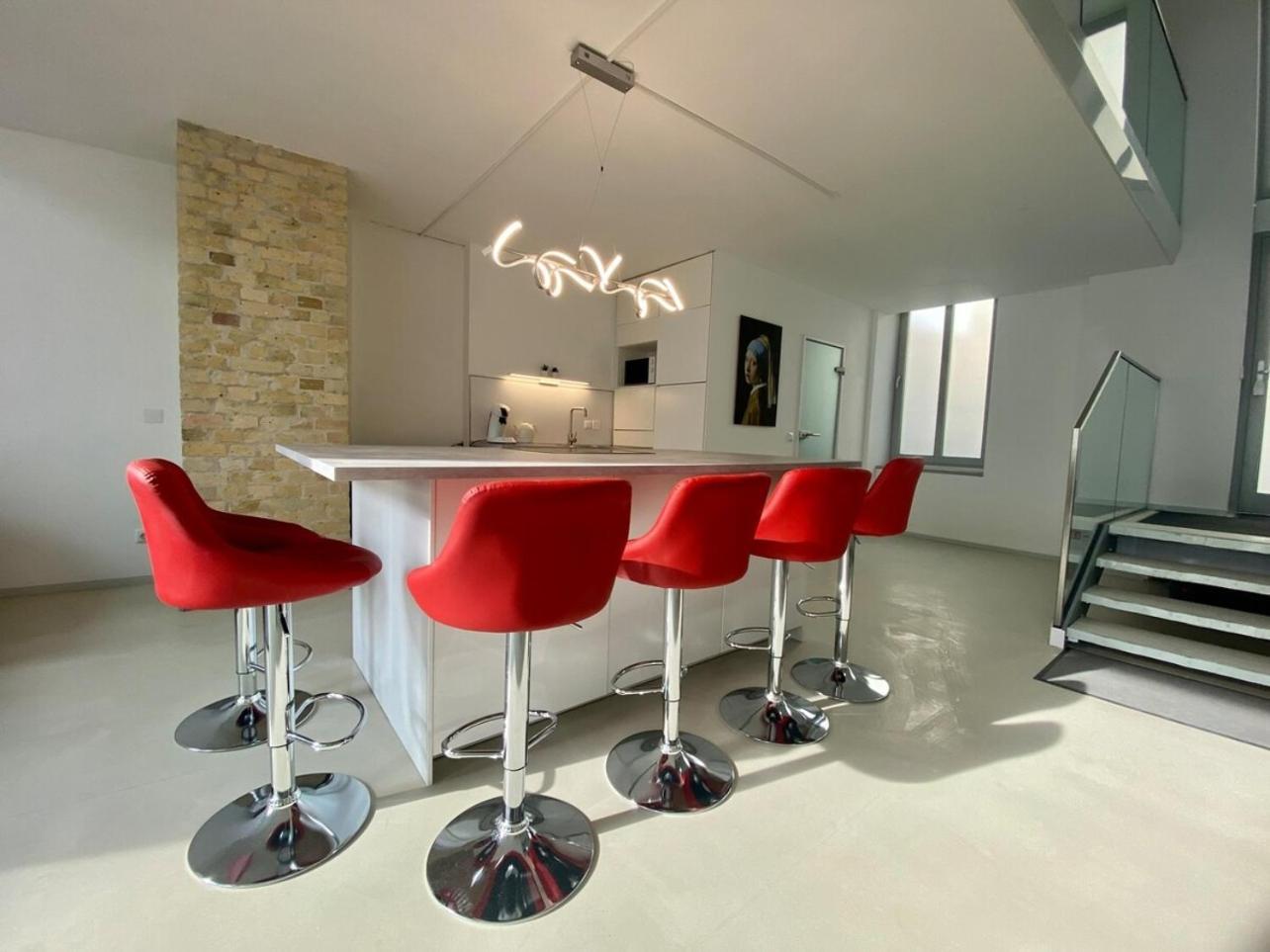 Lejlighed Loft With Pool Table, Kitchen Island & Gallery *