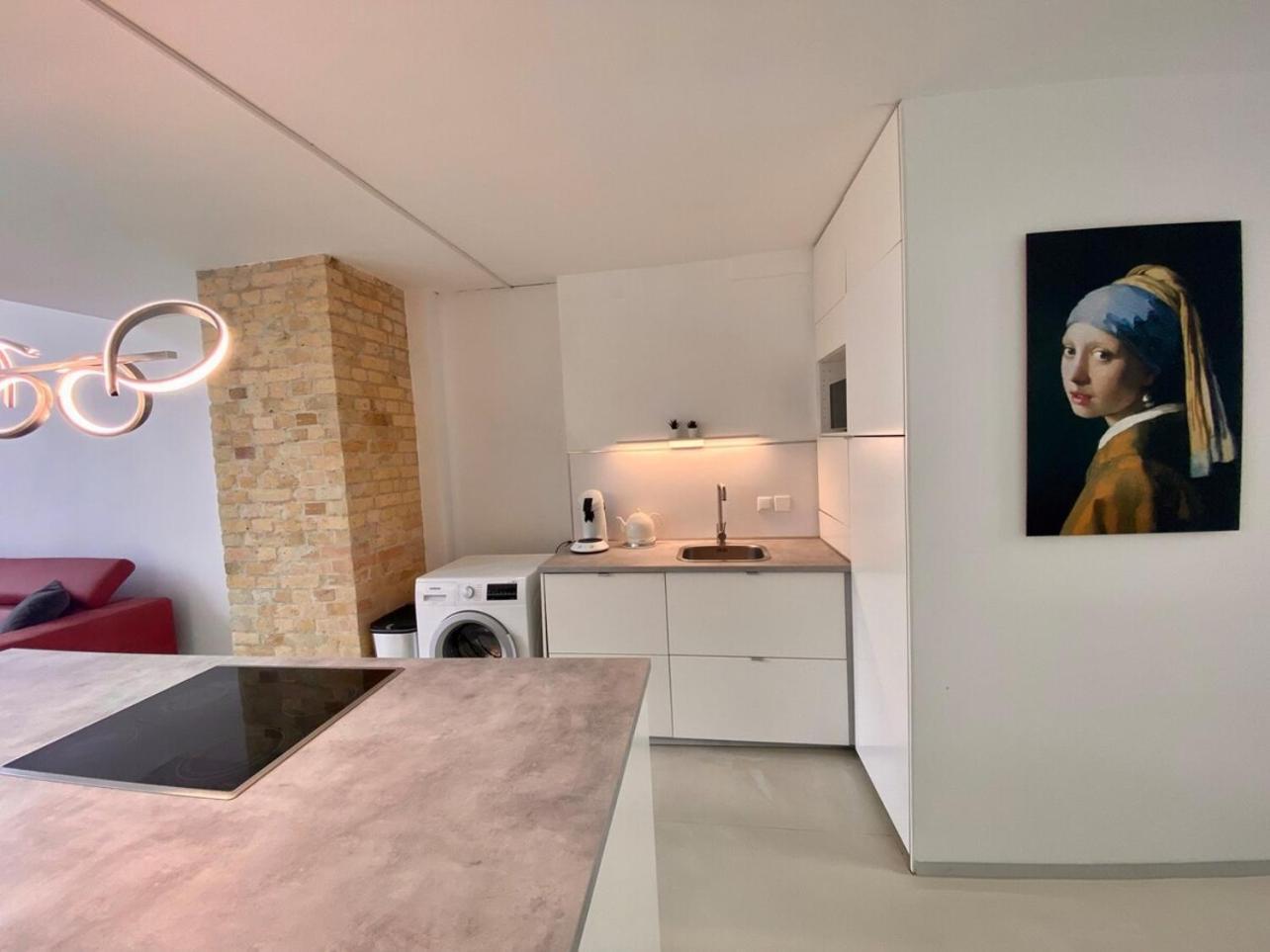 Loft With Pool Table, Kitchen Island & Gallery Berlin