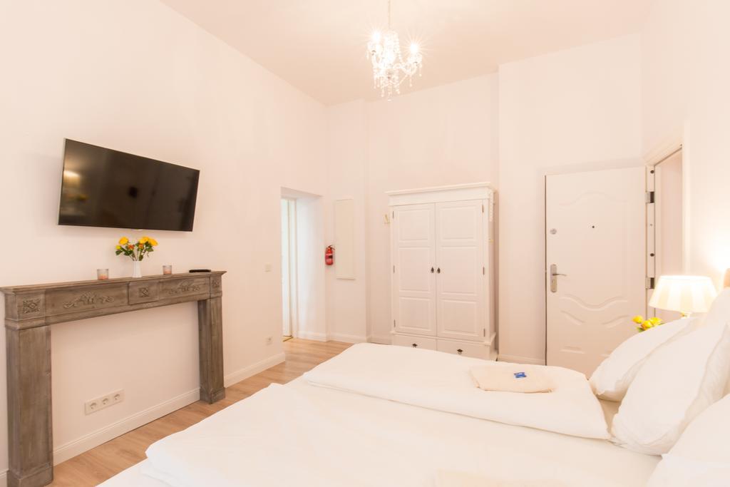 Fritz By Rockchair Apartments L Superhost Status L 3 Bedrooms Boxspringbeds 2 Bathrooms 2 Kitchen - Cozy Family & Business Flair Welcomes You!