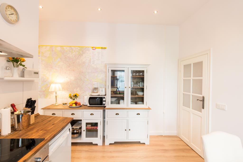 Fritz By Rockchair Apartments L Superhost Status L 3 Bedrooms Boxspringbeds 2 Bathrooms 2 Kitchen - Cozy Family & Business Flair Welcomes You! * Berlin