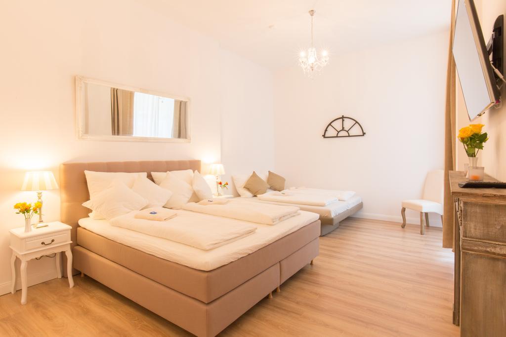 Fritz By Rockchair Apartments L Superhost Status L 3 Bedrooms Boxspringbeds 2 Bathrooms 2 Kitchen - Cozy Family & Business Flair Welcomes You! *
