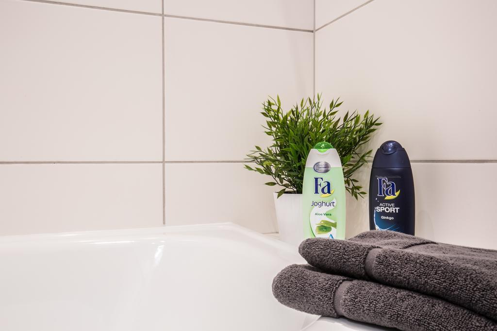 Fritz By Rockchair Apartments L Superhost Status L 3 Bedrooms Boxspringbeds 2 Bathrooms 2 Kitchen - Cozy Family & Business Flair Welcomes You! Berlin