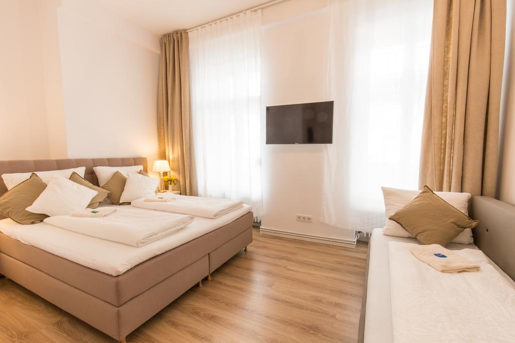 Fritz By Rockchair Apartments L Superhost Status L 3 Bedrooms Boxspringbeds 2 Bathrooms 2 Kitchen - Cozy Family & Business Flair Welcomes You! Apartment Berlin