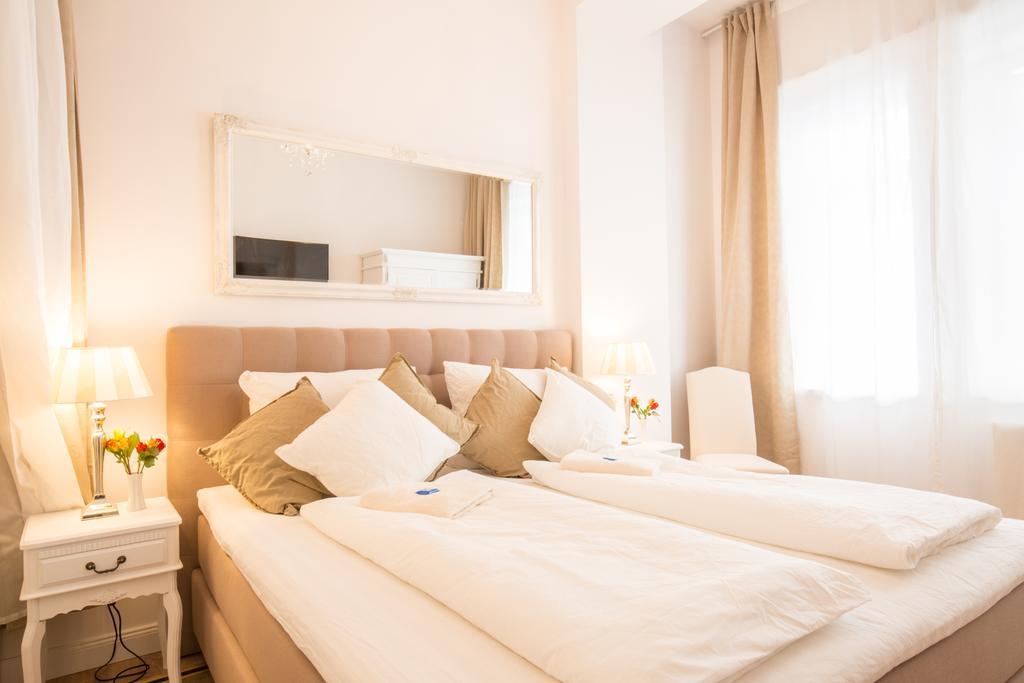 Apartment Fritz By Rockchair Apartments L Superhost Status L 3 Bedrooms Boxspringbeds 2 Bathrooms 2 Kitchen - Cozy Family & Business Flair Welcomes You! Berlin