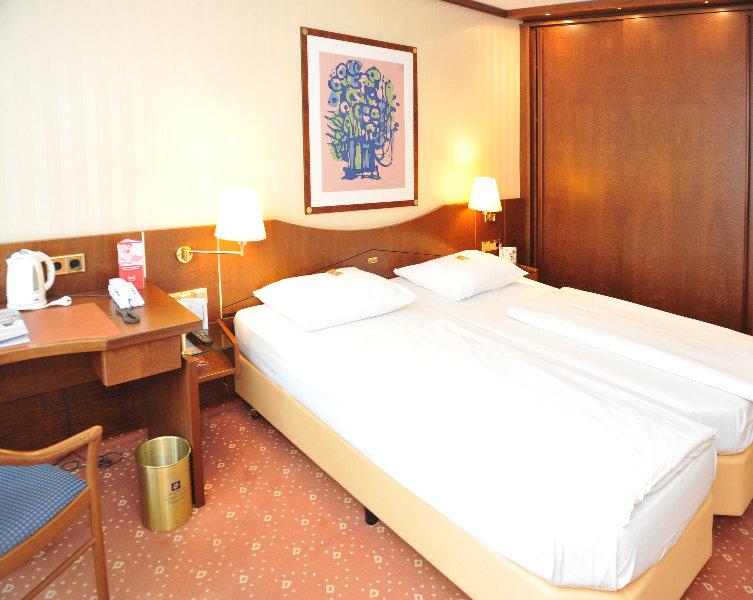 Living Mitte 4*