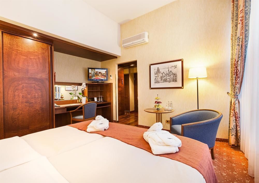 Living Mitte Hotel 4*