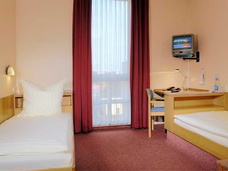 Plaza Charlottenburg Hotel 3*
