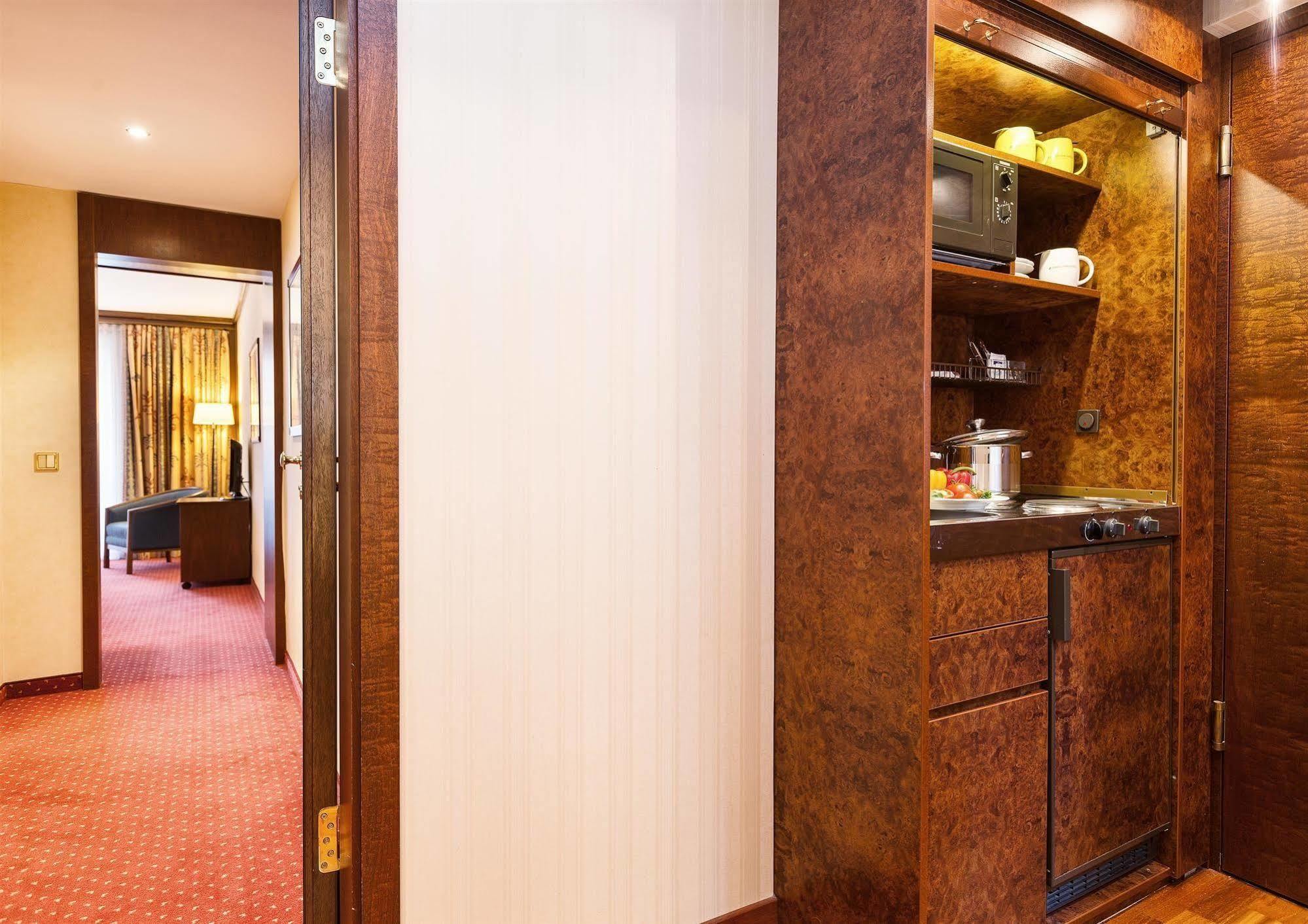 Hotel Living Mitte 4*