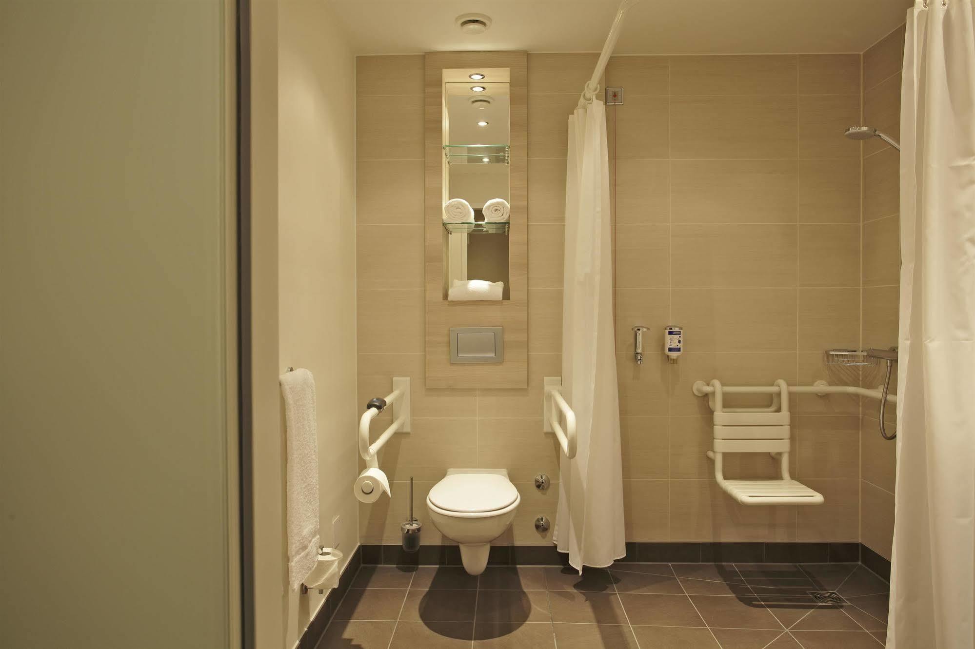 H2 Berlin-alexanderplatz Hotel 3*