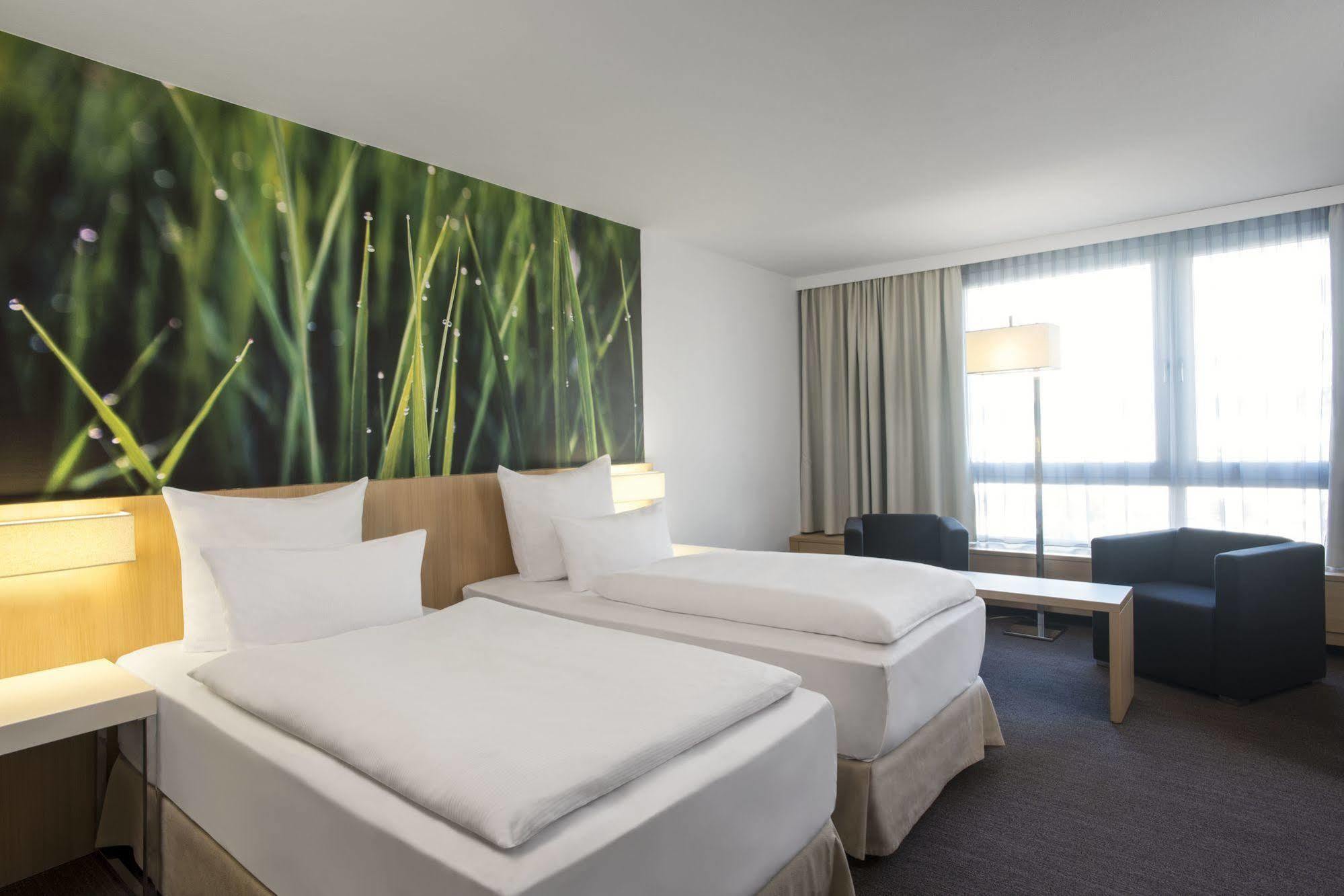 Nh City West 4*