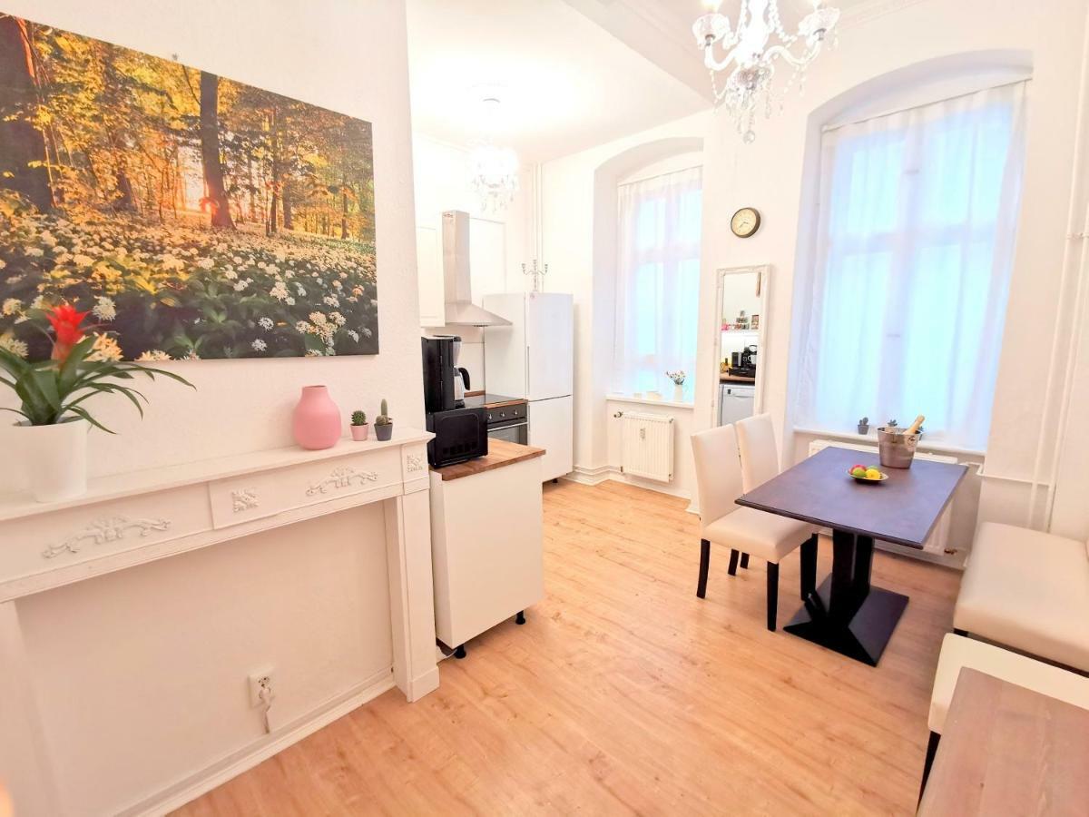 Kvh By Rockchair L Superhost Status L Boxspringbett Am Schloss Charlottenburg Welcomes You! * Berlin