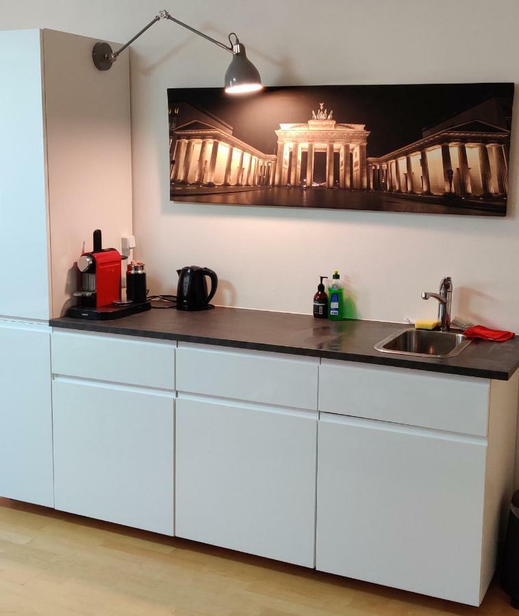 Apartment Appt *