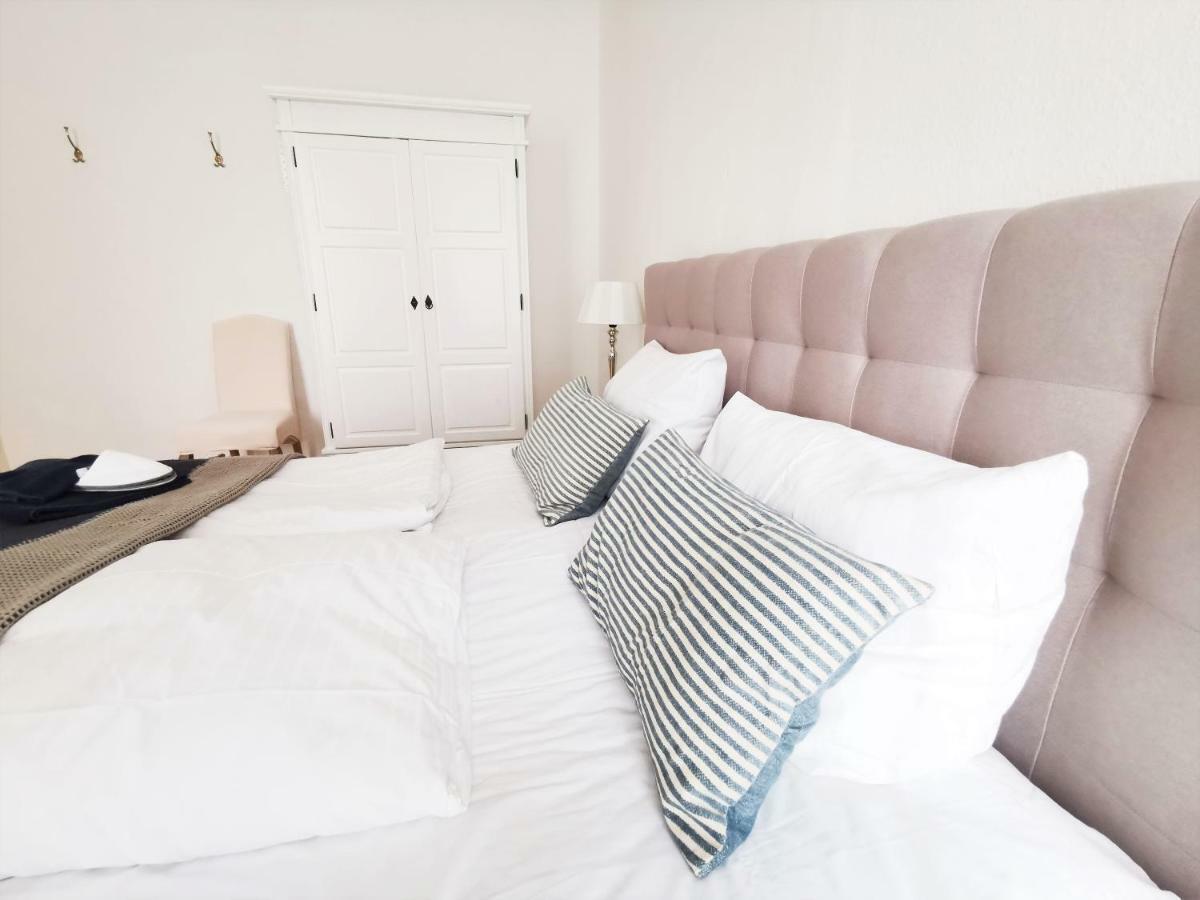 Apartment Fritz By Rockchair Apartments L Superhost Status L 3 Bedrooms Boxspringbeds 2 Bathrooms 2 Kitchen - Cozy Family & Business Flair Welcomes You! *
