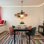 4 Personen Altbau nahe Kurfürstendamm