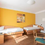 Hotel Mit-Mensch