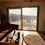 Saunainsel - Hausboot mit schwimmender Sauna, Hottub und Tretboot in Berlin