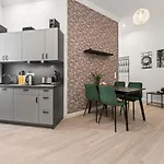 The Mierendorf Hinterhaus, 2 Bed Rooms Up To 4 People