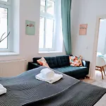 Central 2 Bedroom Flat For Families & Calm Guests