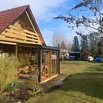 Holzhaus Mit Direktem Wasserzugang In Berlin-Koepenick