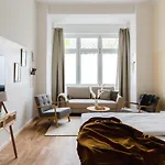 165M2 Downtown Family Suite 5Br, 3Bath, Kids Room, 11Min Alexanderplatz