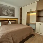 6Rooms