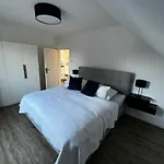 Hochwertiges Haus Mit Garten Mit Guter Anbindung