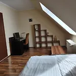 Modern Townhouse, Quiet And Close To The Centre.