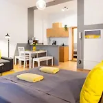 Cozy 2 Room Apartment Next To Hermannstrasse