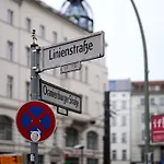 Central Apartment - Linienstrasse