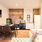 Central Apartment - Linienstrasse