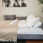 Global Living - Design Apartment I Central I Beamer I Kitchen I Terrace I Berlin