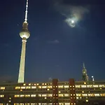 Mitte Von Mitte - Blick Auf Den Turm