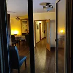 Modern Townhouse, Quiet And Close To The Centre.