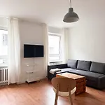 Nook Design-Apartments Mit Kueche, Duschbad, Neben U-Bahn Station Aber Ruhig Gelegen