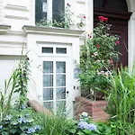Charmantes 2-Zimmer-Apartment Mit Vorgarten
