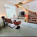 Duplex Apartment Ullstein- 4 Bedrooms, 2 Bathrooms, Living Room, 2 Parking Spaces, Boxspringbeds, Family & Business Apartment!