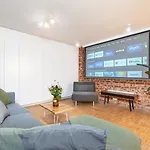 Stylish Apartment With Home Cinema, 2-Min Tram
