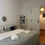 Grosses Apartment Am Kudamm