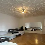 Grosses Apartment Am Kudamm