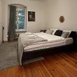 Grosses Apartment Am Kudamm