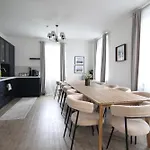 Haus Mit Pool, Garten Und Gym In Berlin