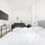 2Br Modern Apt Maybachufer Tischkicker