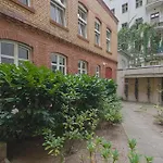 Quiet Courtyard Apartment