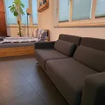 Luftiges Upcycling Studio Im Eg - Zentral