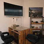 Luftiges Upcycling Studio Im Eg - Zentral