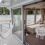Nena Hausboot